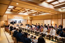 劇中で実施される「エレキコミックのラジオ君」バスツアーのワンシーン。(c)ABCテレビ