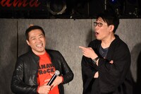 左からはなわ、古坂大魔王。