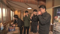 食べ歩きのワンシーン。(c)ABCテレビ