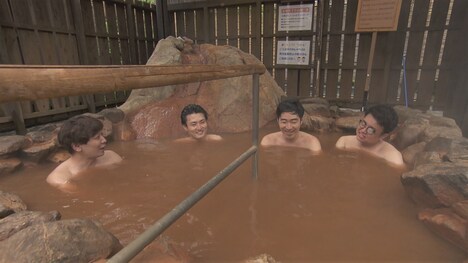 温泉でのワンシーン。(c)ABCテレビ
