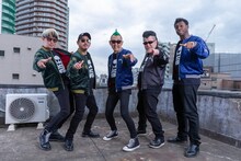 「ナスカジャン2023」を着用した超新塾。