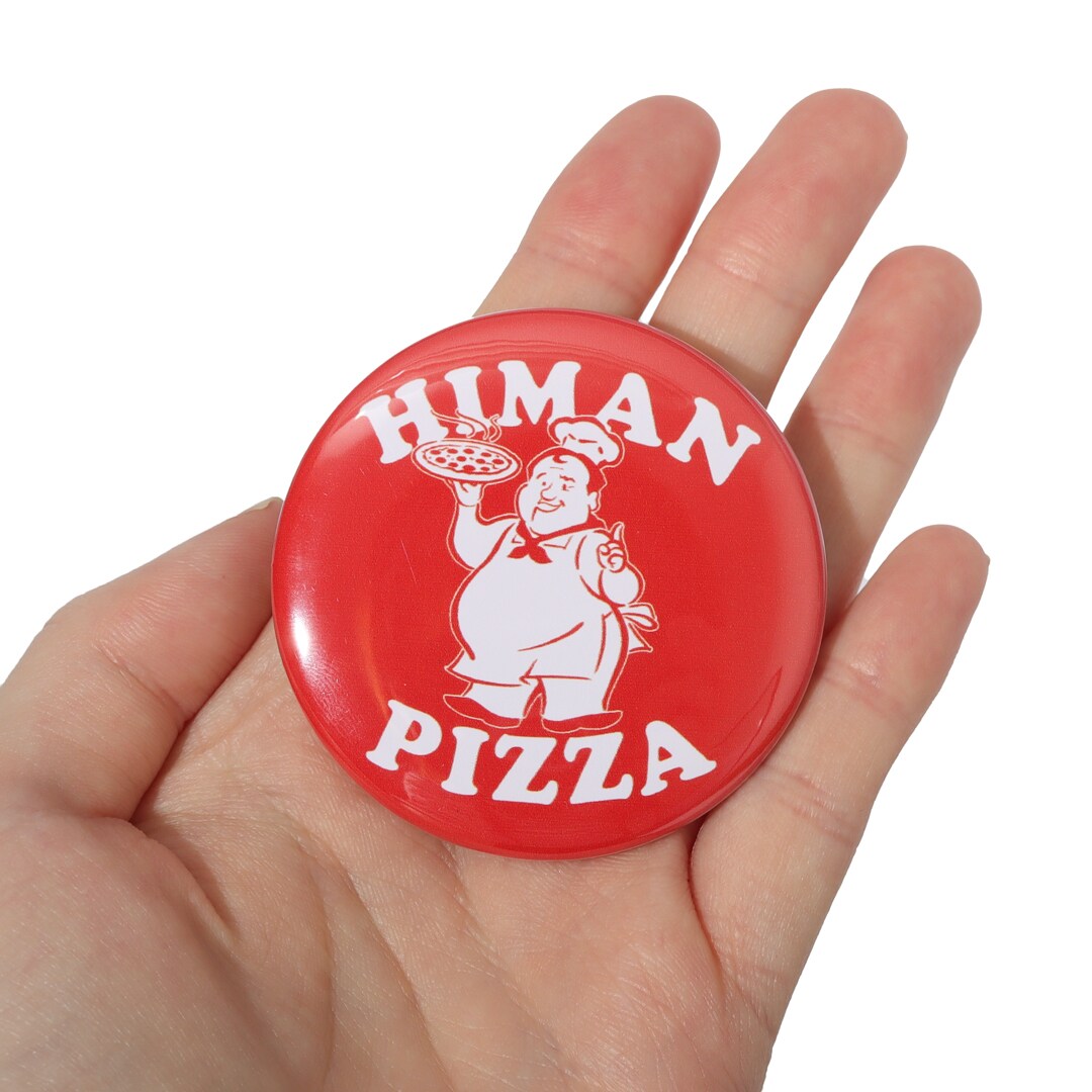 ママタルト「NEW HIMAN PIZZA」グッズ発売、あの漫才のポーズかたどっ