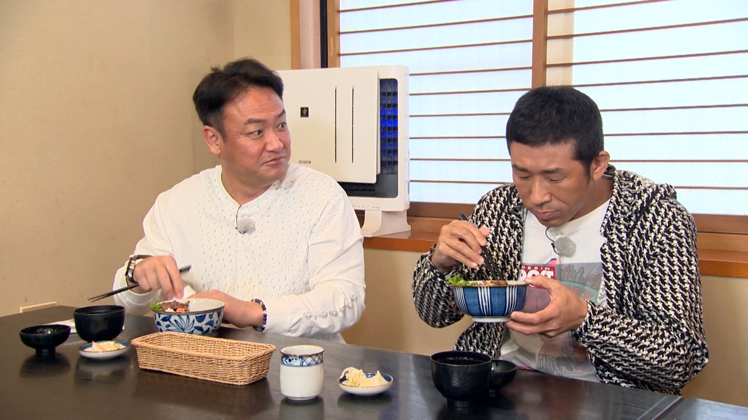 左からたむらけんじ、麒麟・田村。(c)カンテレ