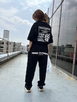 「YOKO FUCHIGAMI コンビニ買い出し専用スウェットパンツ」着用イメージ