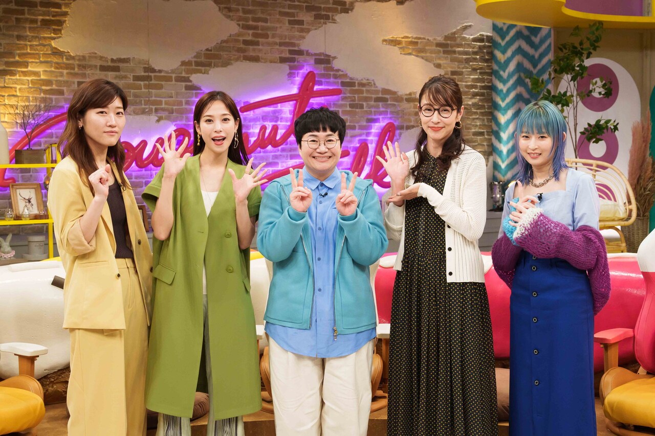 「ドーナツトーク」MC陣とハリセンボン春菜（中央）。(c)CBC