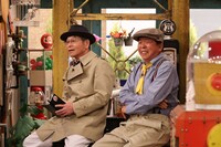 左から間寛平、村上ショージ。(c)カンテレ