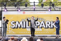 ABCテレビ「やすとものいたって真剣ですpresents スマイルSETOショー」の様子。