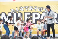 「吉本新喜劇体験教室」の様子。