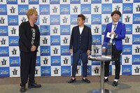 4枠を引いてスピードワゴンとの対戦を決めた三四郎・小宮（右）。