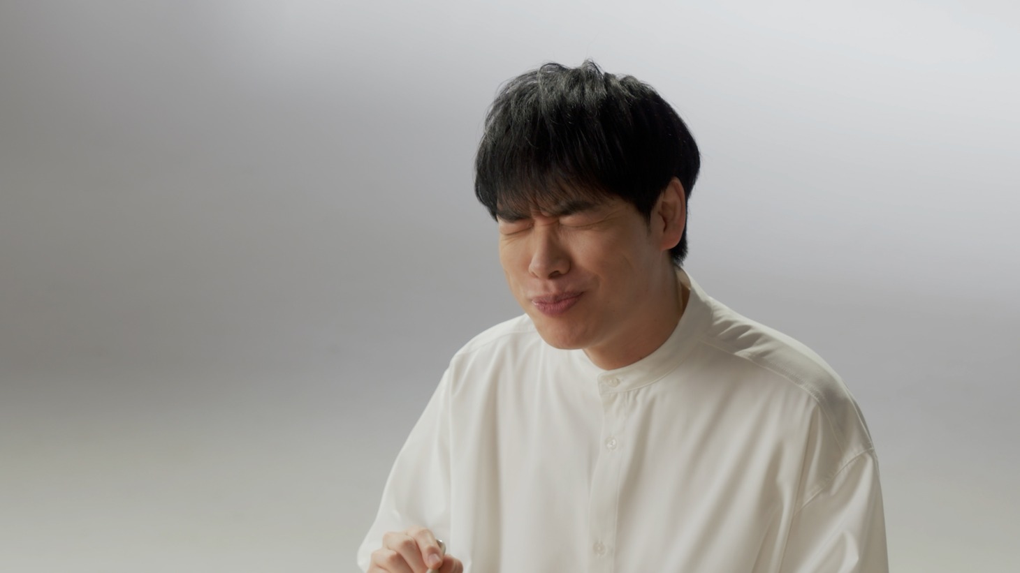 Web動画「#マンナンヒカリ食べてみた」編のワンシーン。