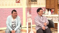 川畑泰史（左）とすっちー（右）。
