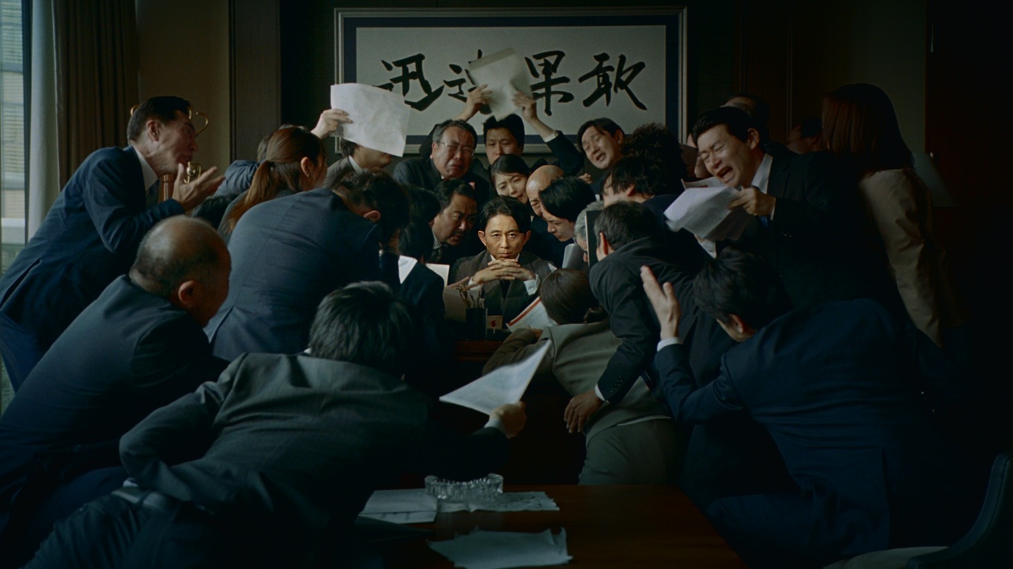 CM「判断材料 社長室」編のワンシーン。