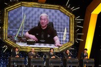 Bブロックの（右から）麒麟・川島、笑い飯・西田、マヂカルラブリー・野田クリスタル、かもめんたる・う大、ネプチューン堀内と、松本人志（画面上）。(c)フジテレビ