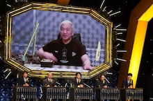 Bブロックの（右から）麒麟・川島、笑い飯・西田、マヂカルラブリー・野田クリスタル、かもめんたる・う大、ネプチューン堀内と、松本人志（画面上）。(c)フジテレビ