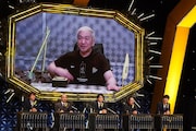 Bブロックの(右から)麒麟・川島、笑い飯・西田、マヂカルラブリー・野田クリスタル、かもめんたる・う大、ネプチューン堀内と、松本人志(画面上)。(c)フジテレビ