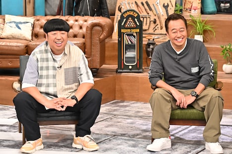 バナナマン日村とさまぁ～ず三村。(c)TBS