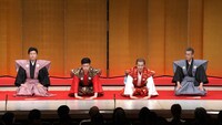 「よしもと新喜劇」5月13日放送回より、新座長お披露目公演の口上の様子。