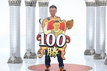 「千原ジュニアの座王」で100勝を達成したモンスターエンジン西森。(c)カンテレ