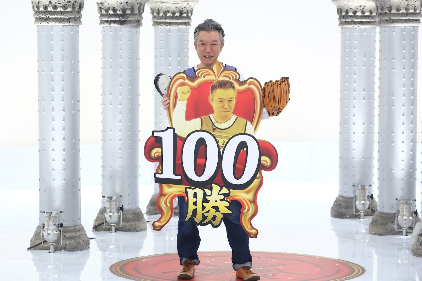 「千原ジュニアの座王」で100勝を達成したモンスターエンジン西森。(c)カンテレ