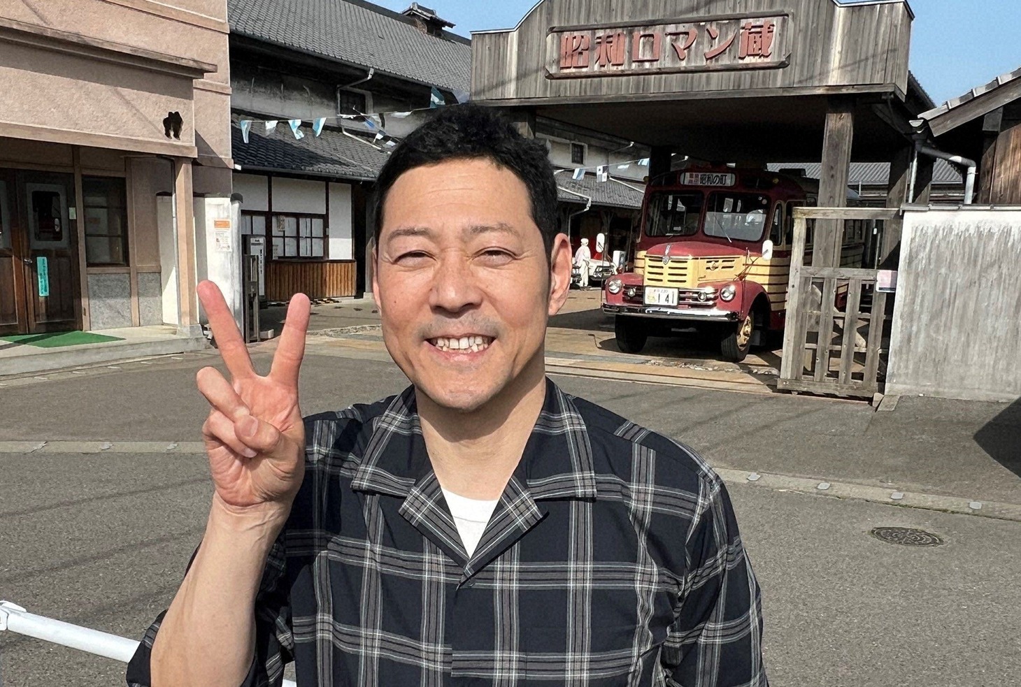「移住がしたい！ ～東野幸治 第2のふるさと探し旅～」で大分県豊後高田市を訪れる東野幸治。(c)BS朝日