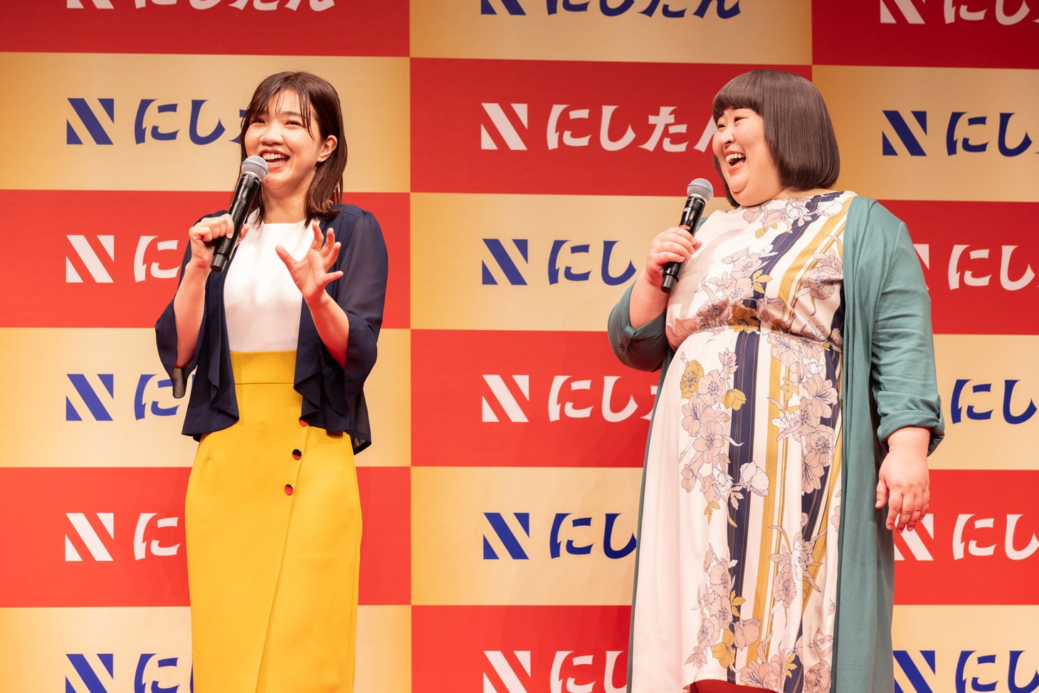 左から3時のヒロイン福田、3時のヒロインかなで。