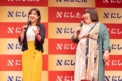 左から3時のヒロイン福田、3時のヒロインかなで。