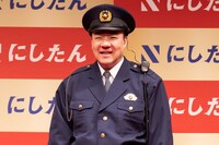 CMに警官役で登場している西村誠司社長。