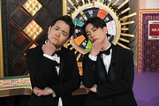 左から、千鳥ノブ、佐藤健。(c)TBS