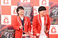 記者会見のMCを務めたライス。