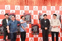 ネルソンズと男性ブランコ。