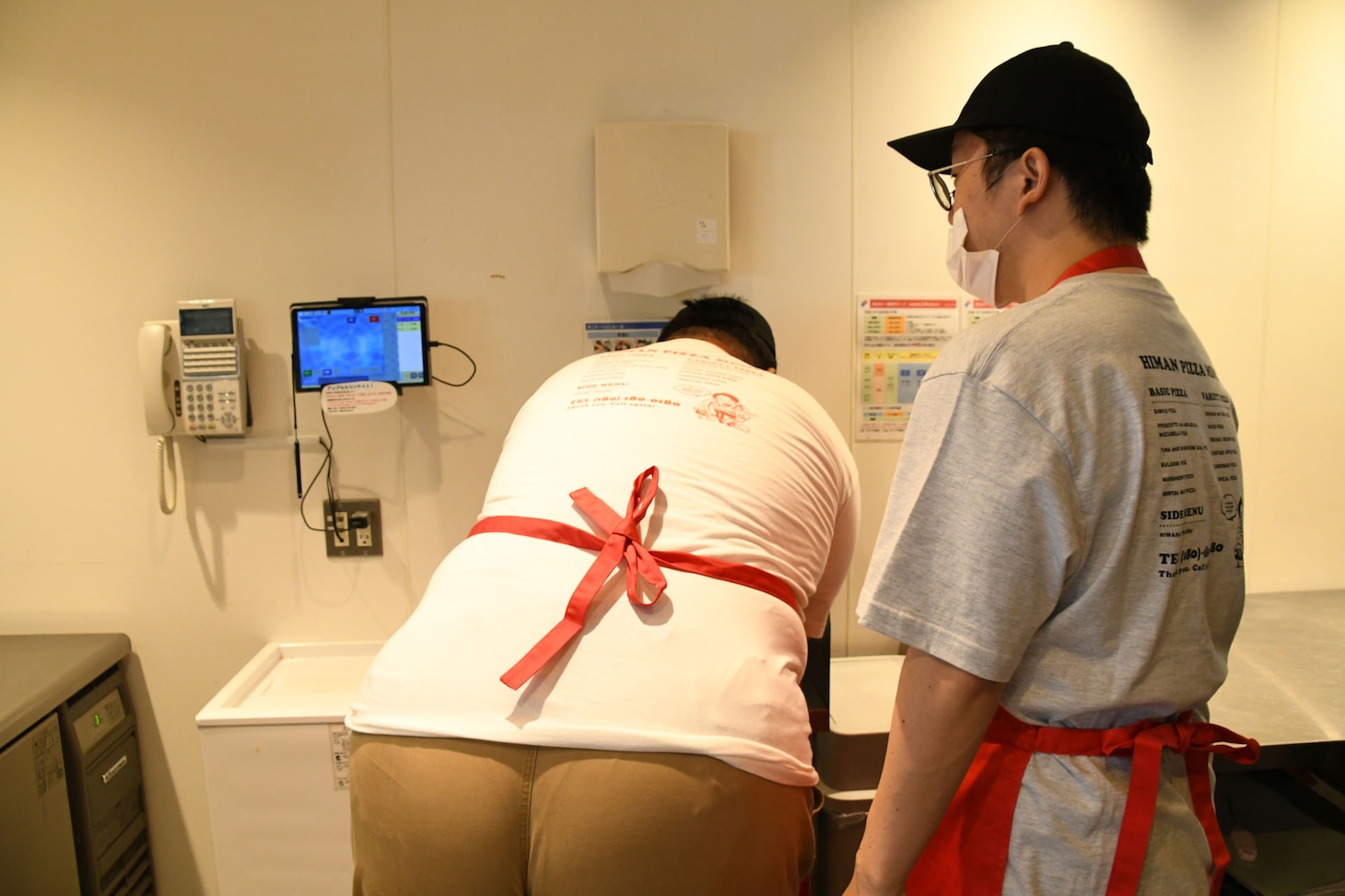 まずは手洗い。