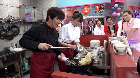 「内村チャーハン食堂」のワンシーン。(c)フジテレビ