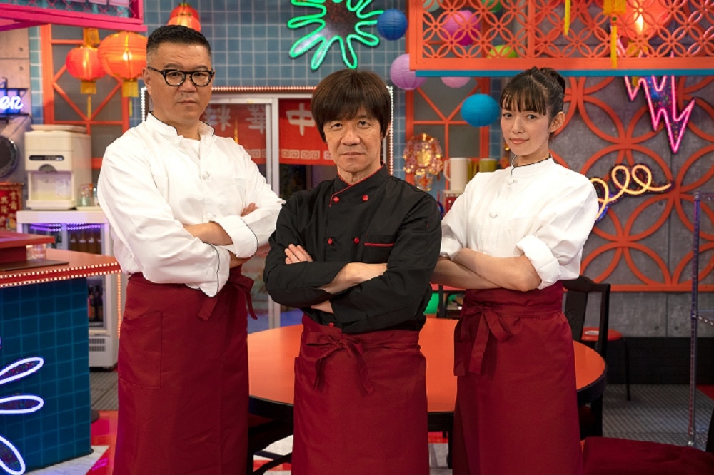左から、シソンヌ長谷川、内村光良、佐藤栞里。(c)フジテレビ