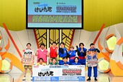 「マジで勘弁！けびた君」「カベポスター・天才ピアニスト・フースーヤのワチャラチャ忍忍」合同記者会見の様子。