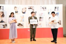 大喜利の答えを考える渋谷凪咲（左）とダイアン津田（右）。