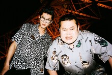 Schott「Schott HAWAIIAN SHIRT COLLECTION」のモデルを務めたモグライダー。