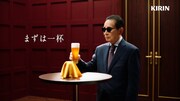 CM「本麒麟 うまさだけで勝負する タモリ」編のワンシーン。