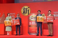 左から、広末涼子、タモリ、江口洋介、満島真之介。