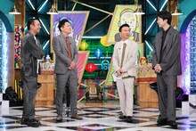 左から千鳥、かまいたち。(c)日本テレビ