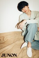 「JUNON」2023年7月号より、萩原利久。