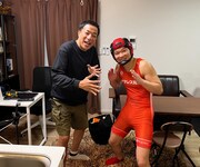 左からナイツ塙、アマレス太郎。