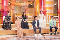 スタジオ出演者たち。(c)フジテレビ