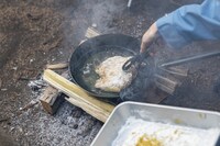 「ハピキャン ～阿諏訪流 最高のお酒を楽しむキャンプ～」より。