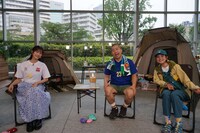 左から、甲斐まりか、ハライチ澤部、並木万里菜アナ。(c)テレビ朝日