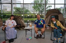 左から、甲斐まりか、ハライチ澤部、並木万里菜アナ。(c)テレビ朝日