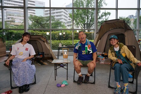 左から、甲斐まりか、ハライチ澤部、並木万里菜アナ。(c)テレビ朝日