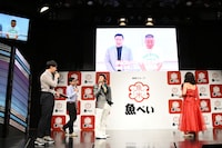 チョコレートプラネットからCM出演のお祝いメッセージが上映された場面。