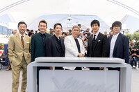 左から浅野忠信、中村獅童、加瀬亮、北野武、西島秀俊、大森南朋。(c)若山和子