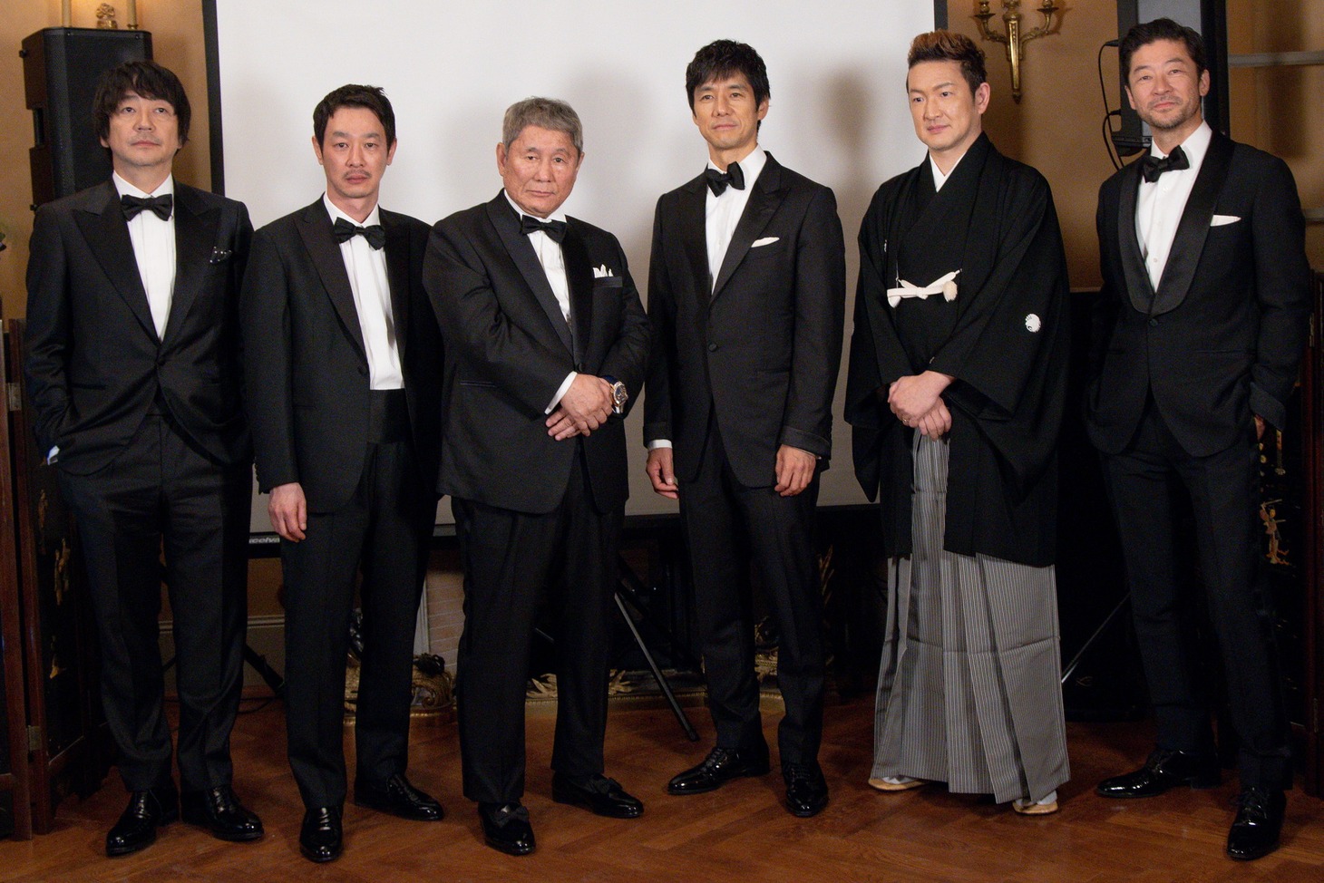 左から大森南朋、西島秀俊、北野武、加瀬亮、中村獅童、浅野忠信。(c)若山和子