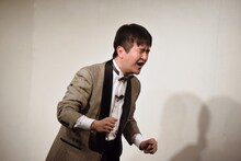 おなじみのフレーズ「弦さ～ん」を放つ中津川弦。